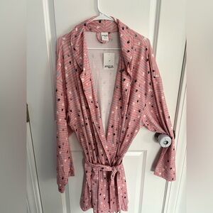 NWT- Aegean apparel woman’s jersey robe with hearts & paw print, 2 sizes